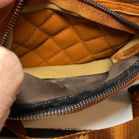 Argyle Tan Faux Leather Chest/Crossbody/Fanny Pack Bag NWT - Picture 3 of 4